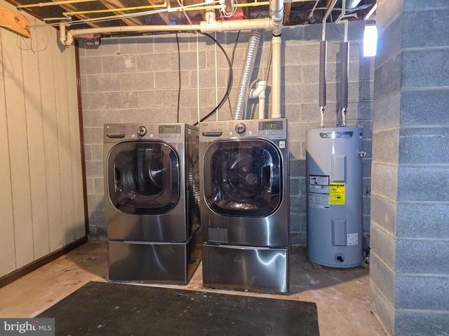 910 E BUTTER RD, York, PA 17406