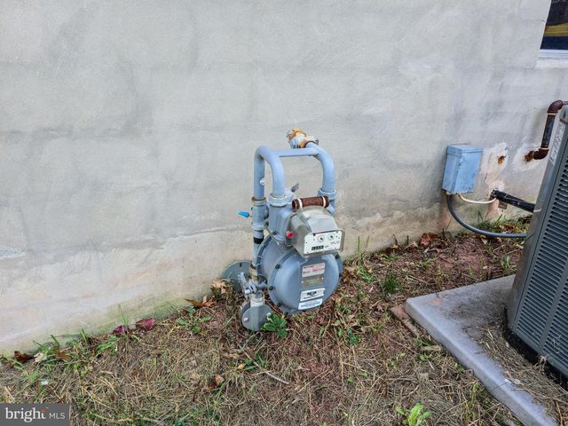 910 E BUTTER RD, York, PA 17406