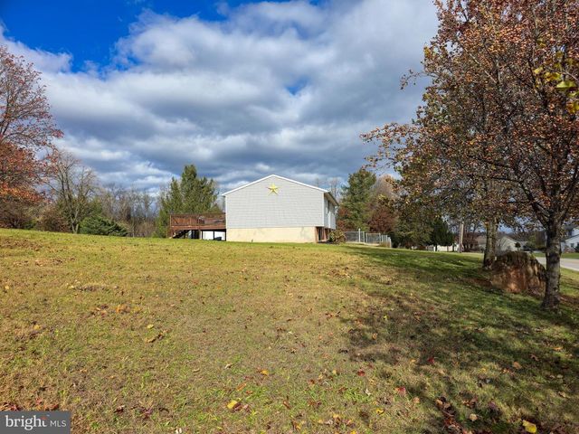 910 E BUTTER RD, York, PA 17406