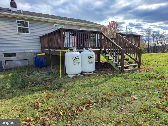 910 E BUTTER RD, York, PA 17406