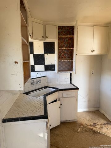 2359 Waverly, San Antonio, TX 78228