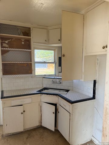 2359 Waverly, San Antonio, TX 78228