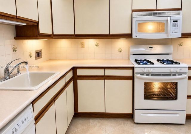 2030 S Ocean Dr 521, Hallandale Beach, FL 33009
