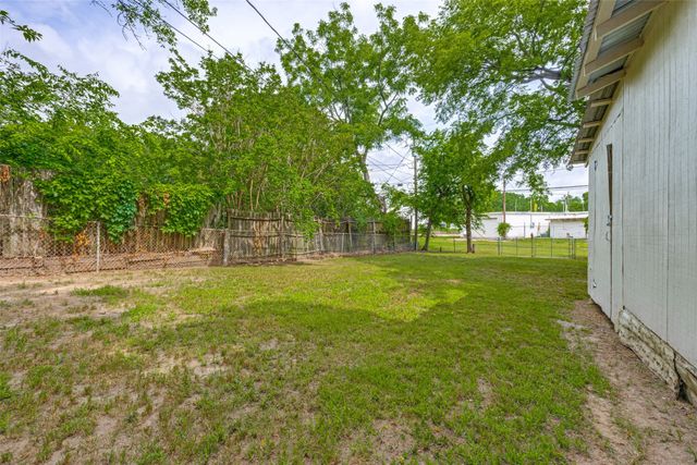 1515 W Sears Street, Denison, TX 75020