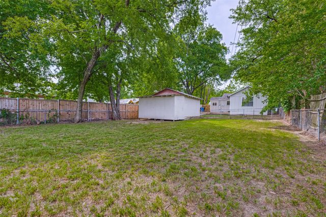 1515 W Sears Street, Denison, TX 75020