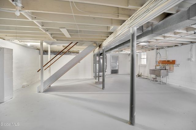 11 Hillside Avenue, Colonie, NY 12205