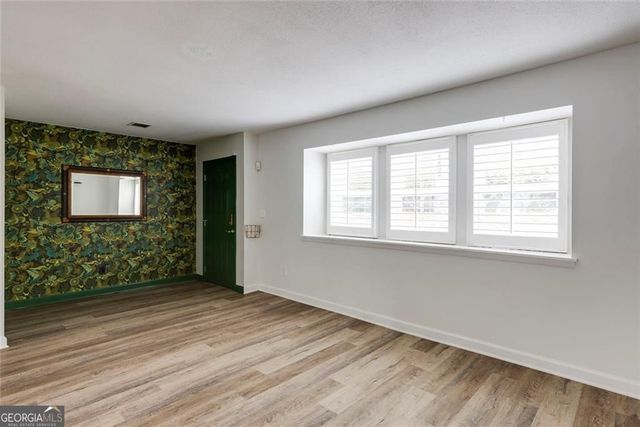 7094 Stonington Drive NE, Sandy Springs, GA 30328