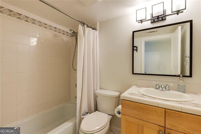 7094 Stonington Drive NE, Sandy Springs, GA 30328