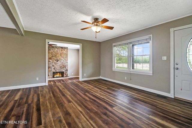5209 Plateau Rd, Crossville, TN 38571