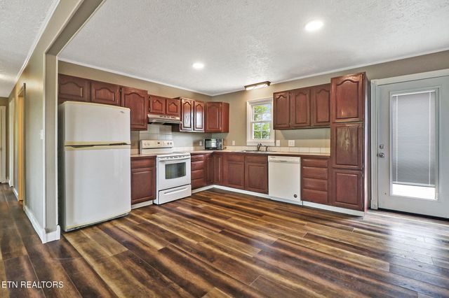 5209 Plateau Rd, Crossville, TN 38571