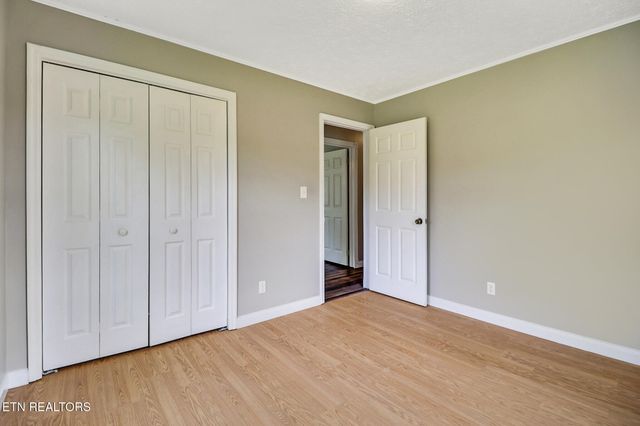 5209 Plateau Rd, Crossville, TN 38571
