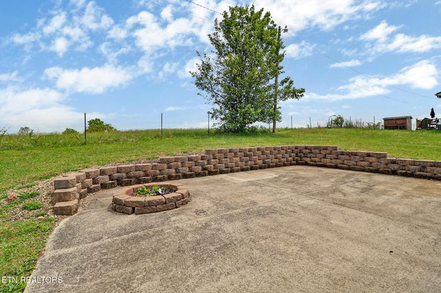 5209 Plateau Rd, Crossville, TN 38571