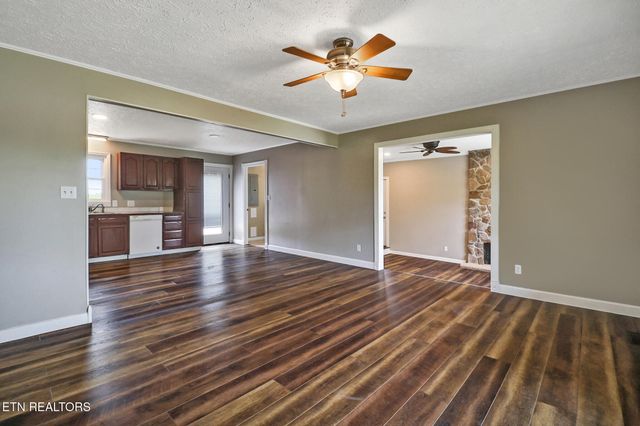 5209 Plateau Rd, Crossville, TN 38571