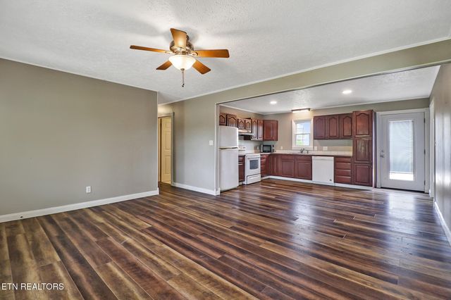 5209 Plateau Rd, Crossville, TN 38571