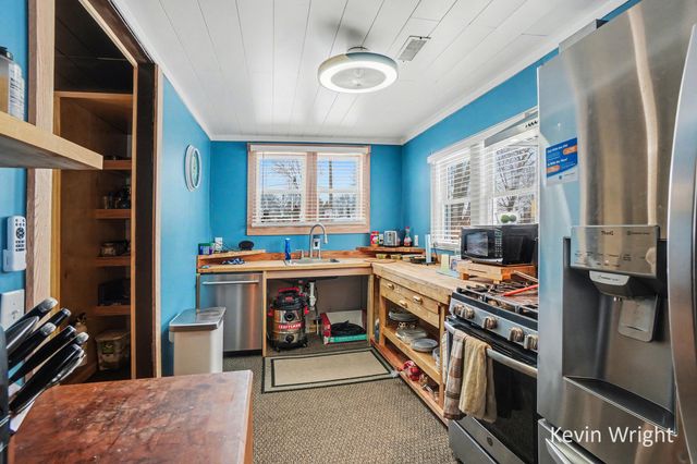 91 2nd Avenue, Norton Shores City, MI 49444