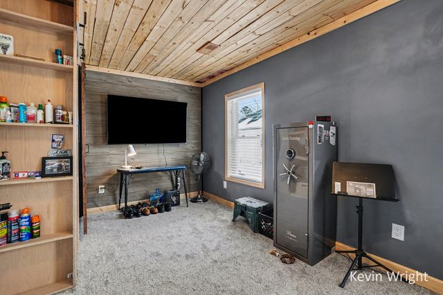 91 2nd Avenue, Norton Shores City, MI 49444