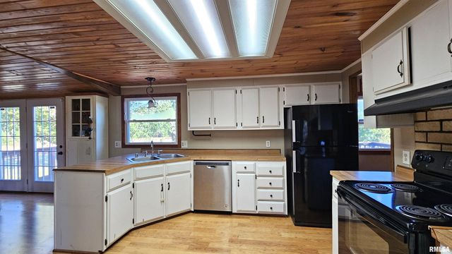 14228 Lake Of Egypt Road, Marion, IL 62959