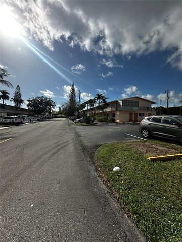 920 SW 11th Ave 11D, Hallandale Beach, FL 33009