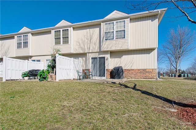 21032 Millridge Street, Spring Hill, KS 66083