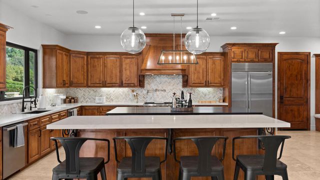 33120 Vino Way, Temecula, CA 92591