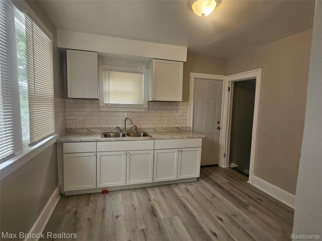 13942 Whitcomb Street, Detroit, MI 48227