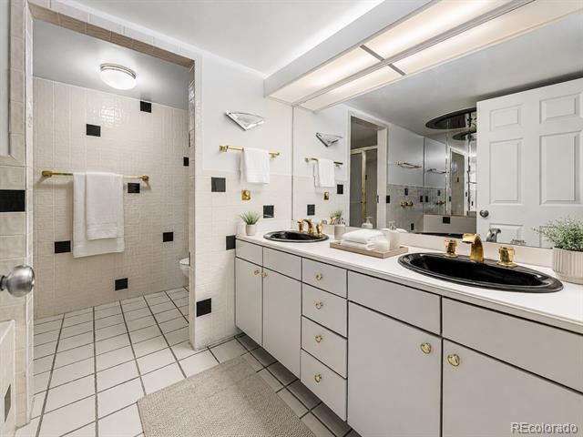 7000 E Quincy Avenue B-204, Denver, CO 80237