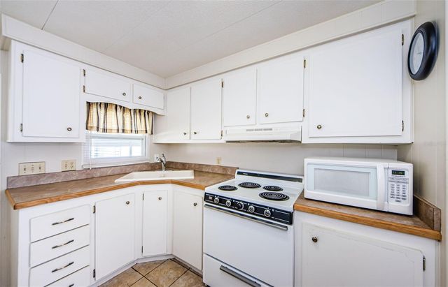 39820 US HIGHWAY 19 N 15, Tarpon Springs, FL 34689