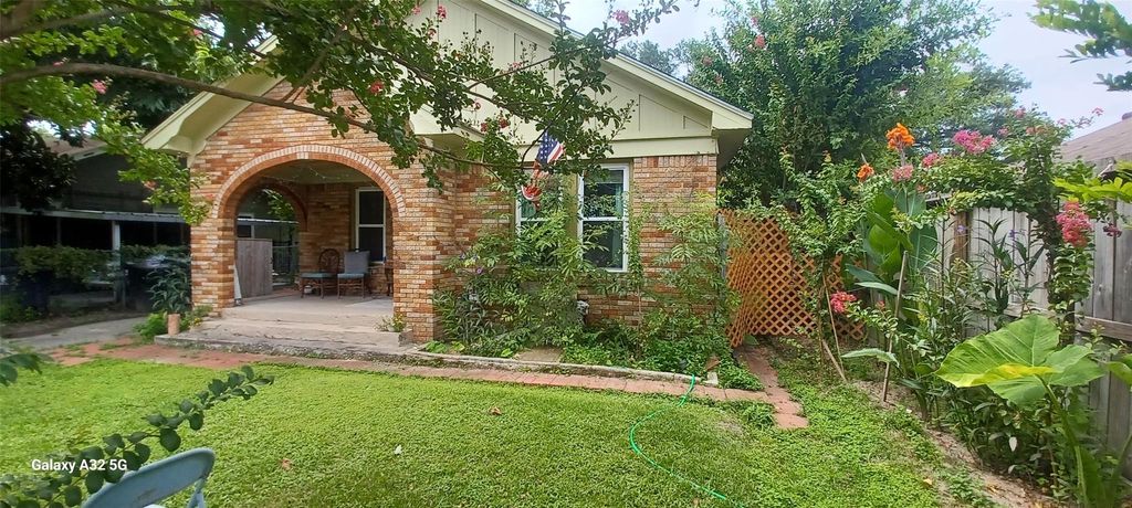 610 Caplin Street, Houston, TX 77022