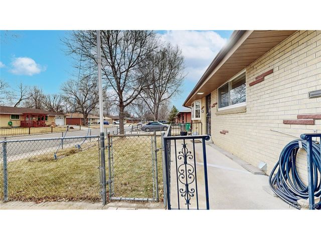6141 Hoyt St, Arvada, CO 80004