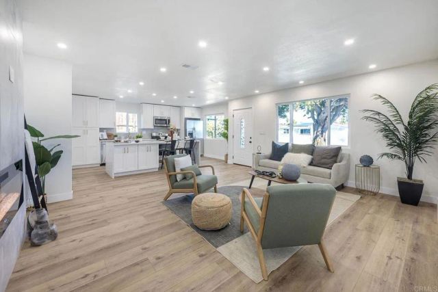 1350 Marabou Lane, Vista, CA 92083