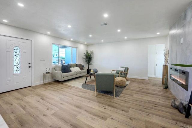 1350 Marabou Lane, Vista, CA 92083