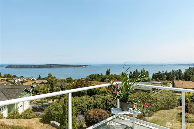 4633 Tanner View Drive, Clinton, WA 98236