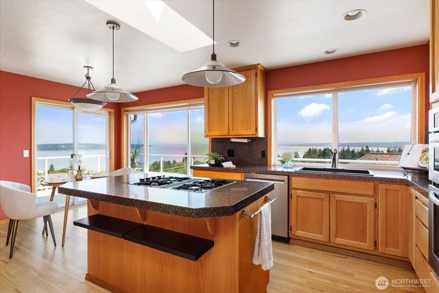 4633 Tanner View Drive, Clinton, WA 98236