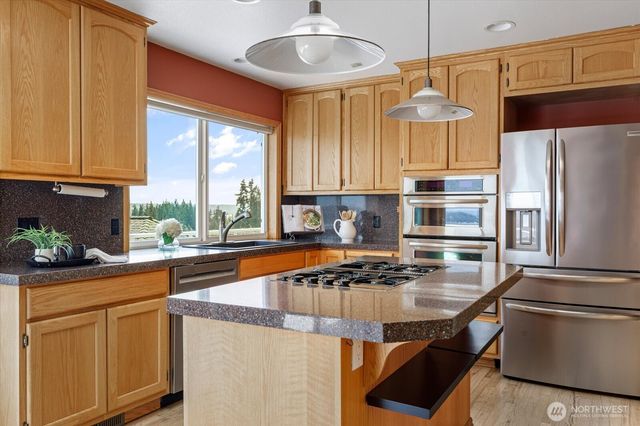4633 Tanner View Drive, Clinton, WA 98236