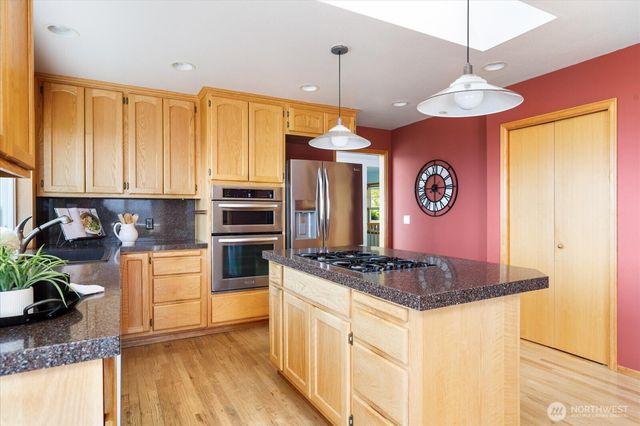 4633 Tanner View Drive, Clinton, WA 98236