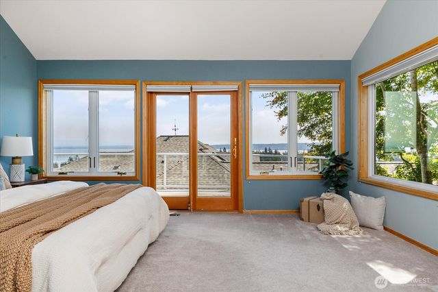 4633 Tanner View Drive, Clinton, WA 98236