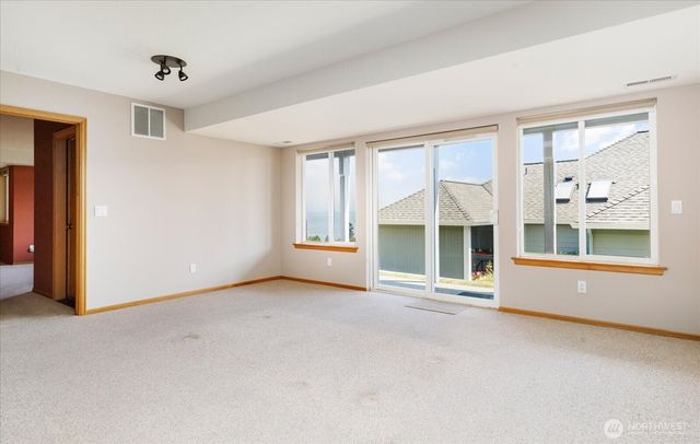 4633 Tanner View Drive, Clinton, WA 98236