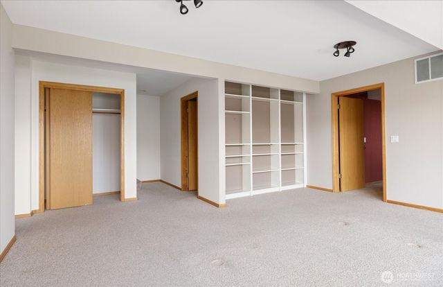4633 Tanner View Drive, Clinton, WA 98236