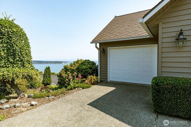 4633 Tanner View Drive, Clinton, WA 98236