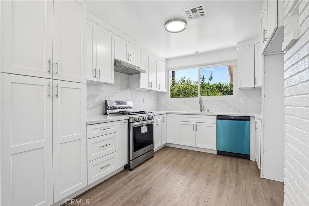 Image 10 of property listing at 17956 Tribune Place, Granada Hills, CA 91344