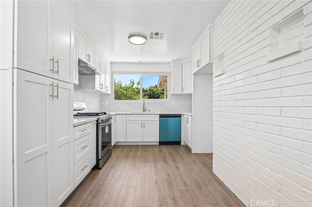 Image 9 of property listing at 17956 Tribune Place, Granada Hills, CA 91344