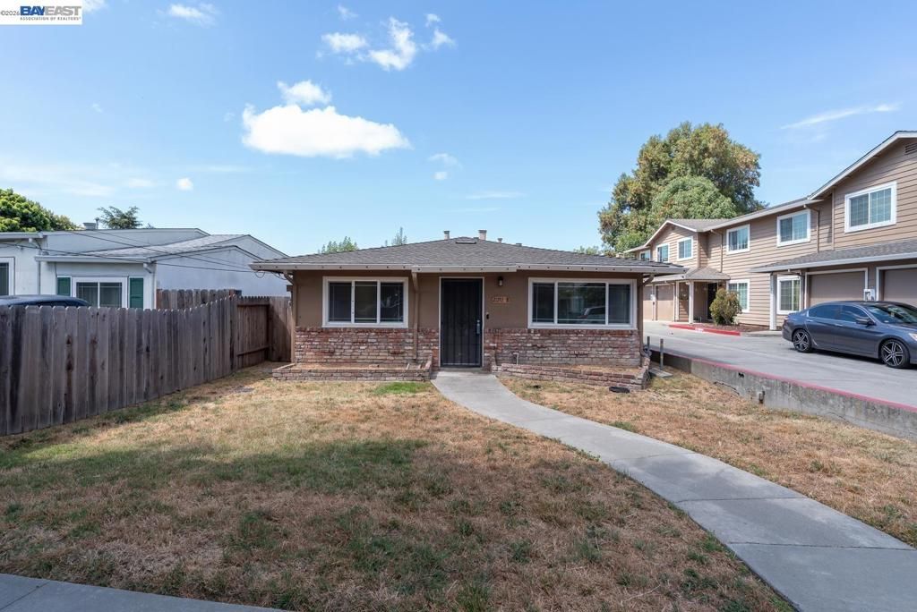 Image 2 of property listing at 21743 Princeton St. 8, Hayward, CA 94541