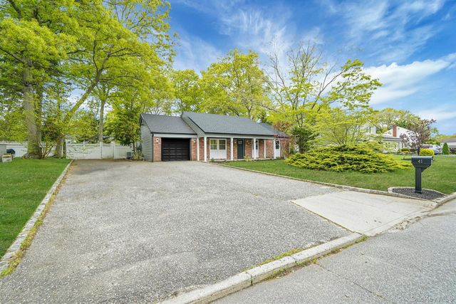 41 Winside Lane, Coram, NY 11727