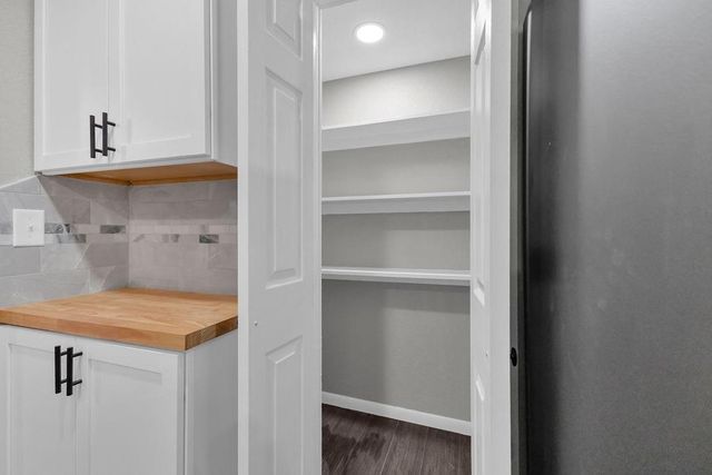 5910 SE Easton Road, St Joseph, MO 64507