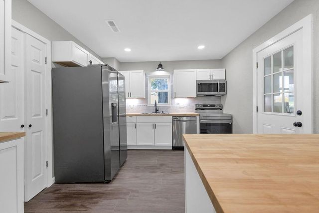 5910 SE Easton Road, St Joseph, MO 64507