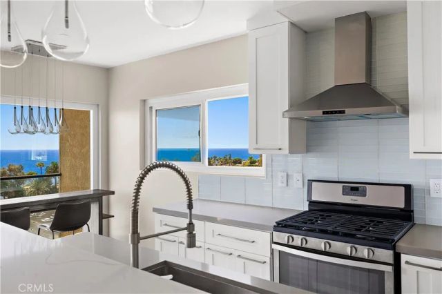 694 N Coast 6, Laguna Beach, CA 92651