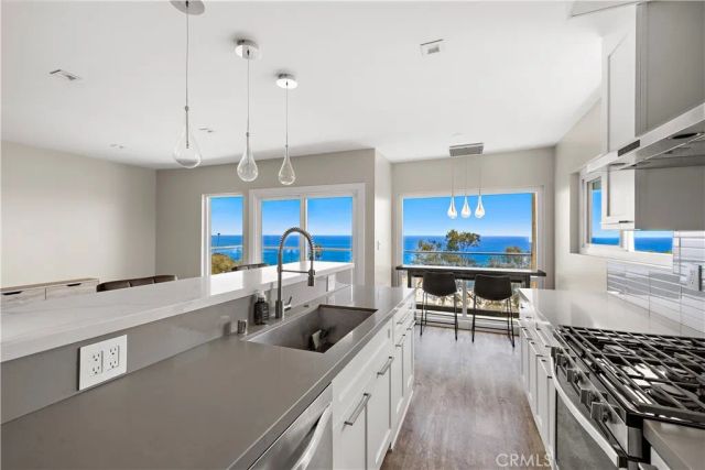 694 N Coast 6, Laguna Beach, CA 92651