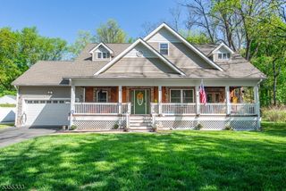 13 Brandt Ln, Bloomingdale Boro, NJ 07403