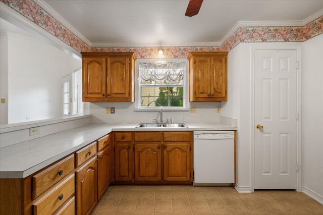 1209 W 3rd Avenue, Corsicana, TX 75110