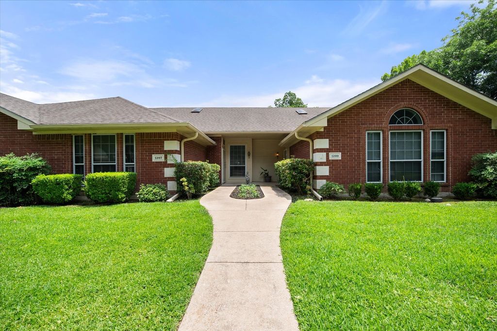 1209 W 3rd Avenue, Corsicana, TX 75110